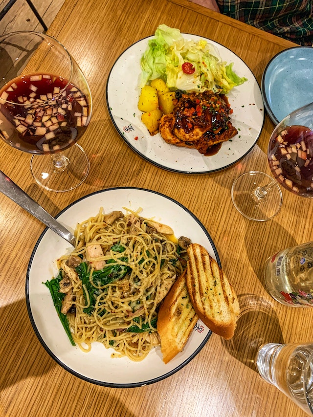 Pairing sangria with food